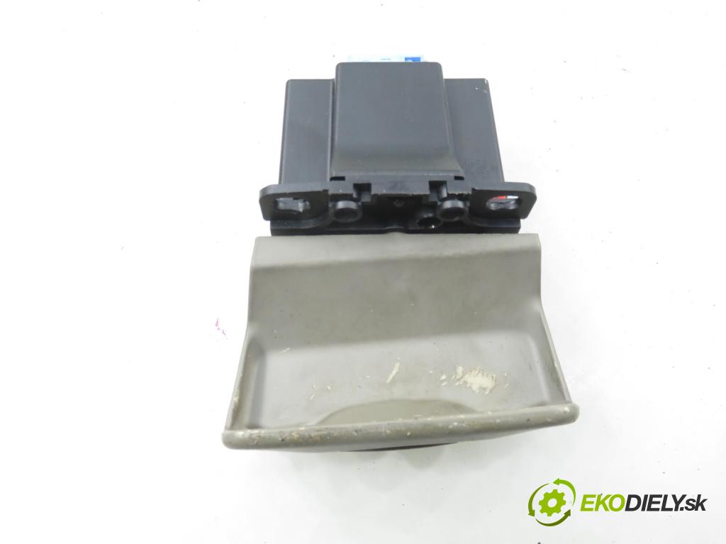RENAULT GRAND SCENIC II (JM0/1_) MINIVAN 2004 88,00 1.9 dCi (JM0G, JM12, JM1G, JM2C) - F9Q 812 1870,00 vypínač brzdy MANUÁL 8200243681A