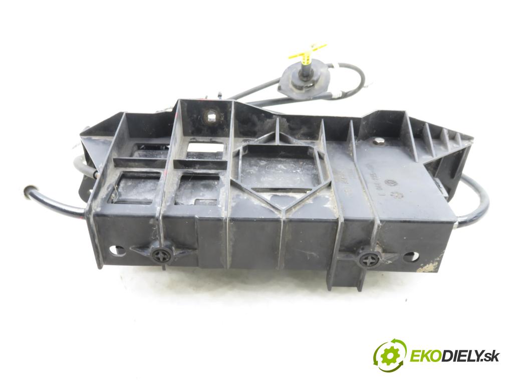RENAULT GRAND SCENIC II (JM0/1_) MINIVAN 2004 88,00 1.9 dCi (JM0G, JM12, JM1G, JM2C) - F9Q 812 1870,00 BRZDA: ručny elektrický 8200702095