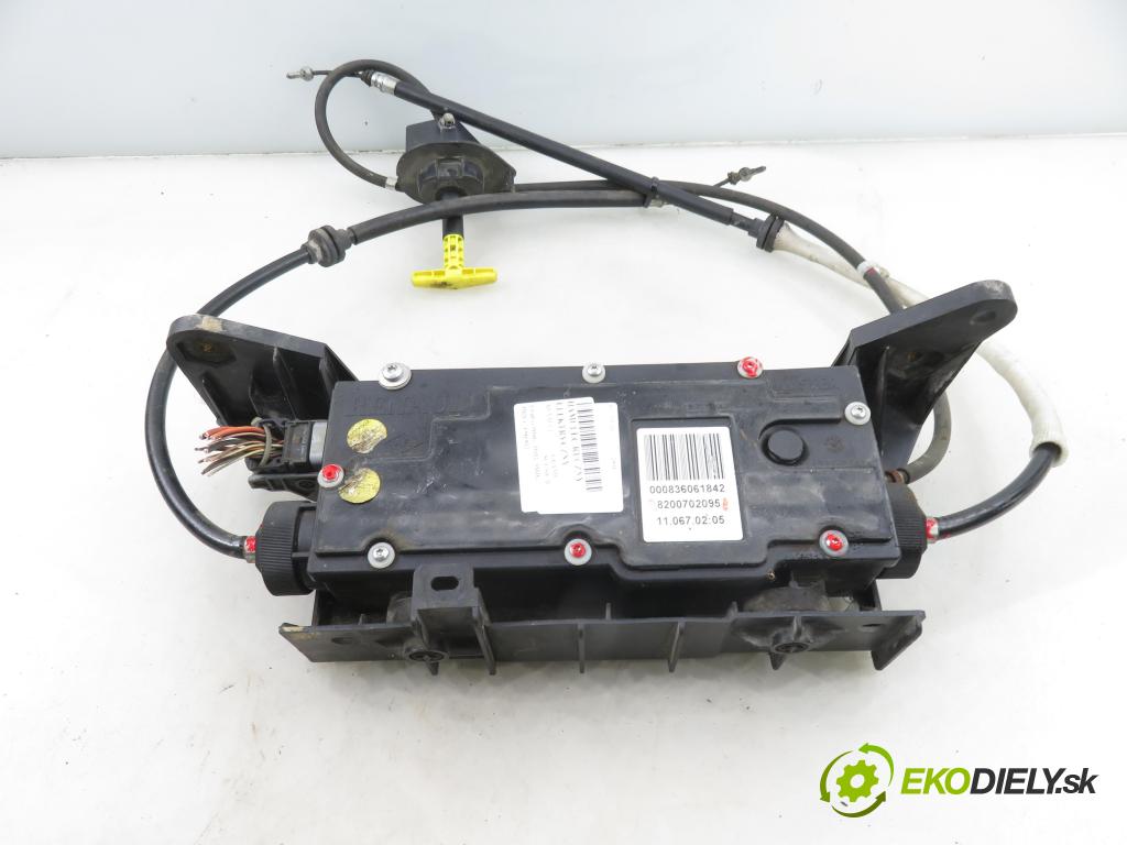 RENAULT GRAND SCENIC II (JM0/1_) MINIVAN 2004 88,00 1.9 dCi (JM0G, JM12, JM1G, JM2C) - F9Q 812 1870,00 BRZDA: ručny elektrický 8200702095