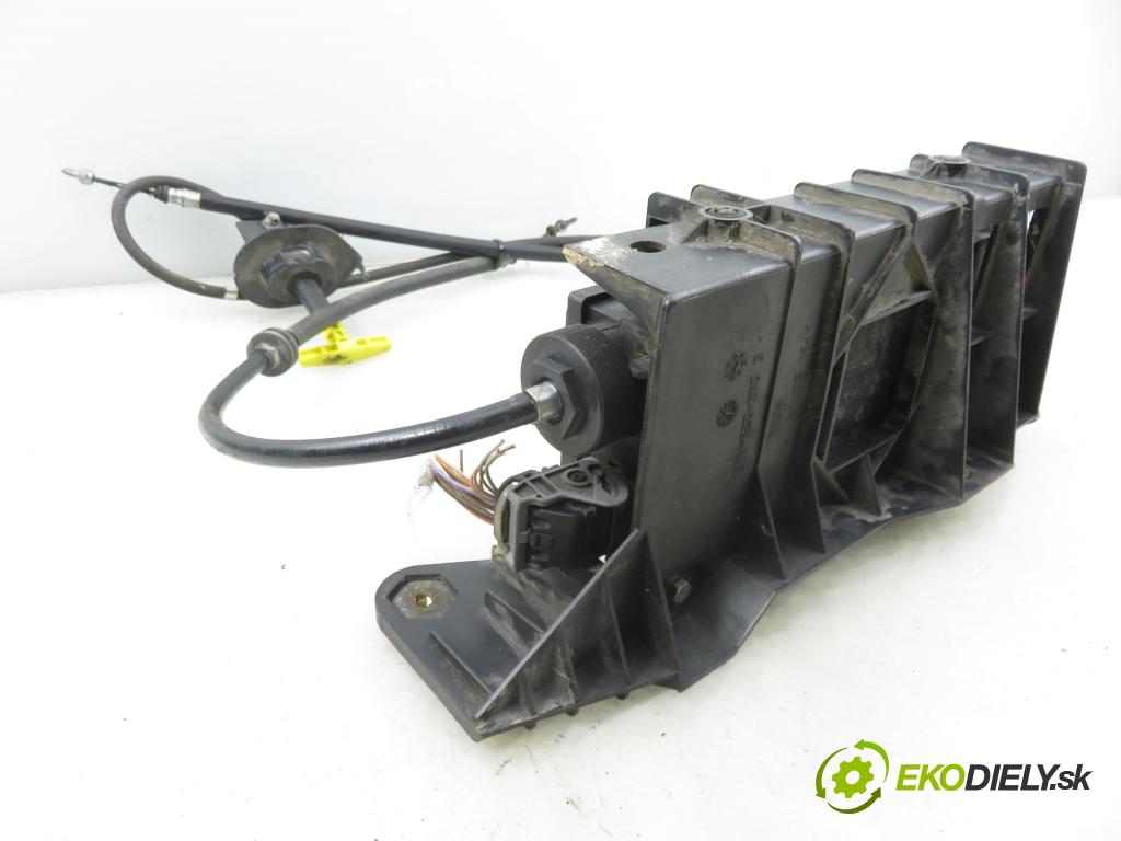 RENAULT GRAND SCENIC II (JM0/1_) MINIVAN 2004 88,00 1.9 dCi (JM0G, JM12, JM1G, JM2C) - F9Q 812 1870,00 BRZDA: ručny elektrický 8200702095