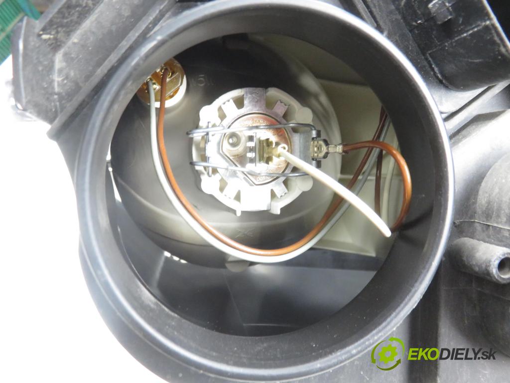 VW POLO (9N_) HB 2002 55,00 1.4 16V - BBY 1390,00 Svetlo PP 6Q1941008M ; 0301190202
