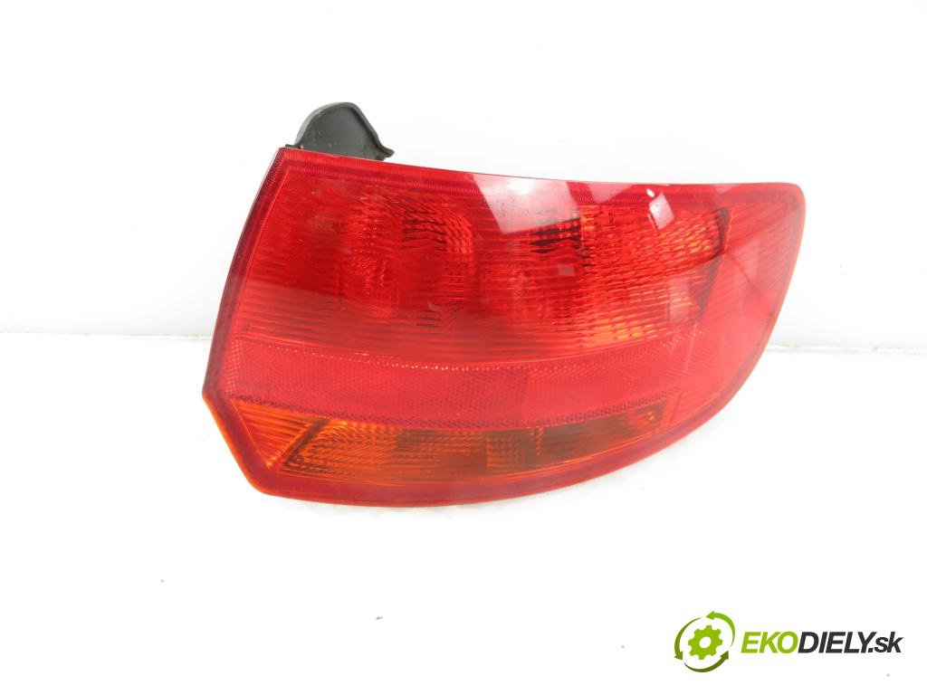 AUDI A3 Sportback (8PA) HB 2006 75,00 1.6 - BSE 1595,00 Svetlo pravé zadné 