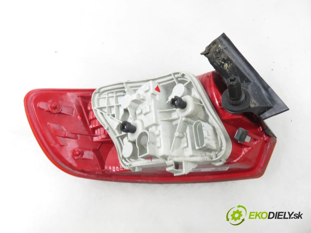 AUDI A3 Sportback (8PA) HB 2006 75,00 1.6 - BSE 1595,00 Svetlo pravé zadné