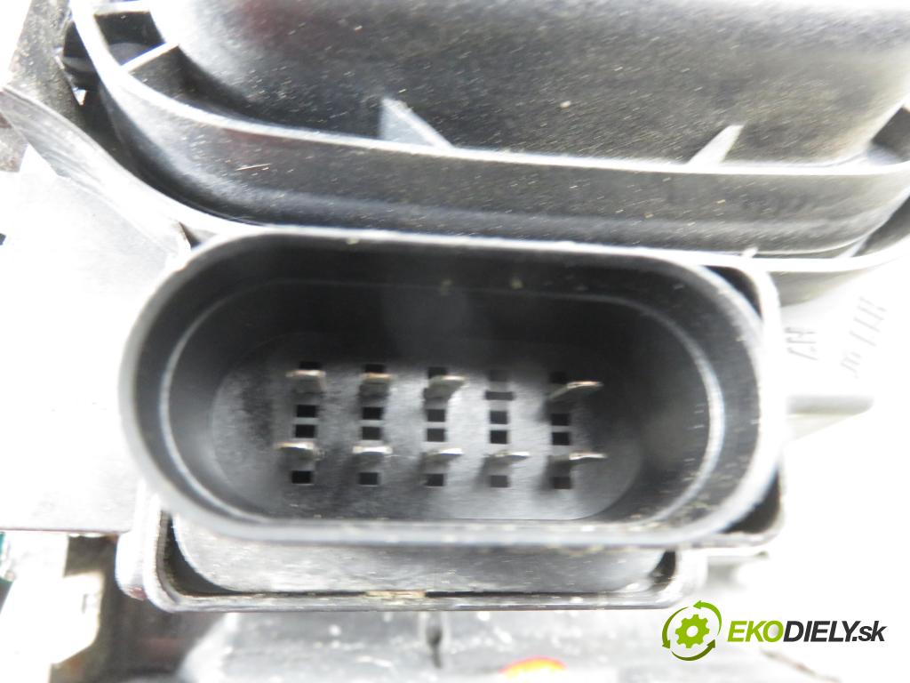 AUDI A3 Sportback (8PA) HB 2006 75,00 1.6 - BSE 1595,00 světlo PP 8P0941004K ; 0301206202