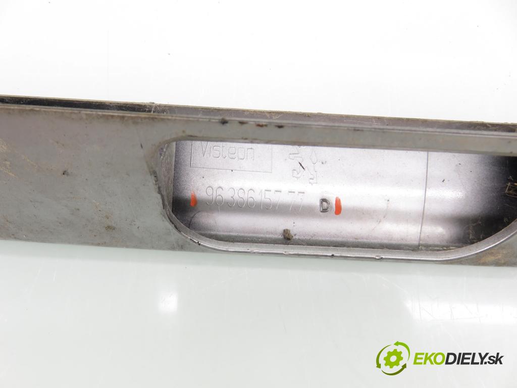 PEUGEOT 307 SW (3H) KOMBI 2003 80,00 1.6 HDI 110 - 9HZ (DV6TED4) 1560,00 zadní část - čelo dveří kufr 9638615777D