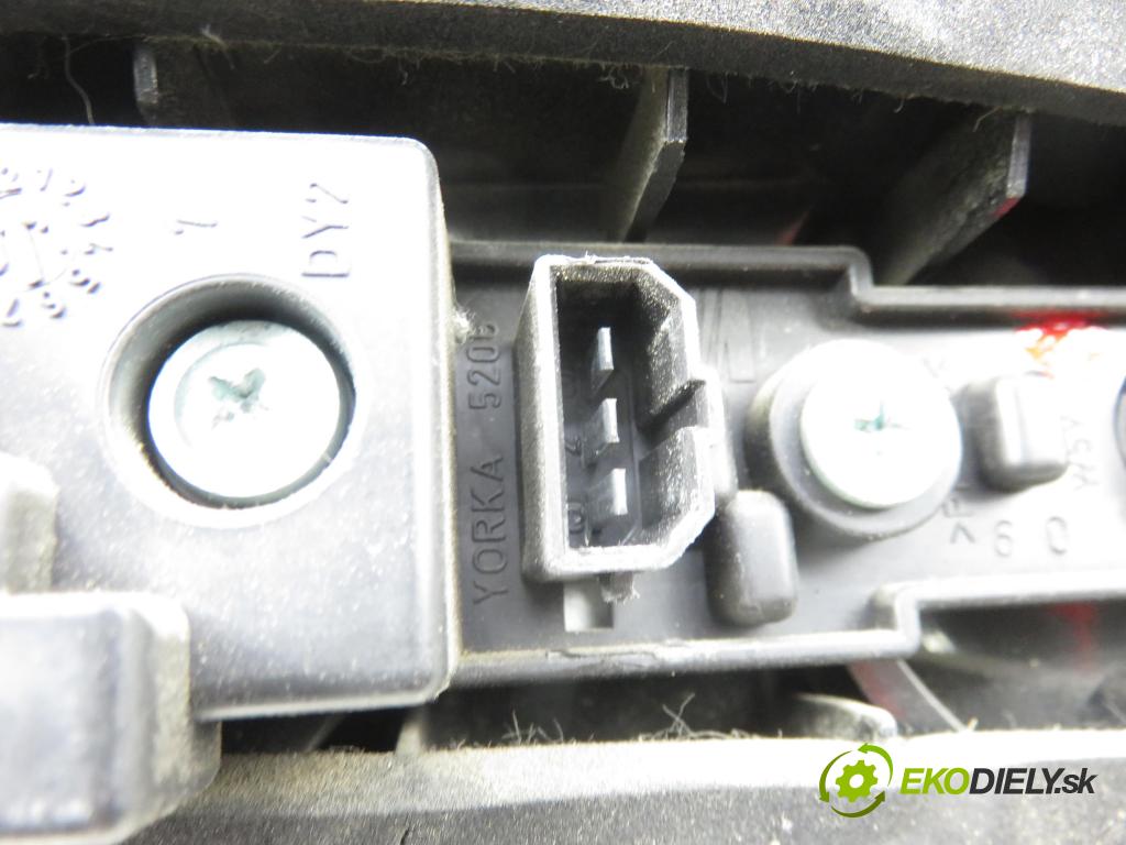 SEAT IBIZA III (6L1) HB 2002 55,00 1.4 16V - BBY 1390,00 světlo levé zadní kufr 6L6945093L ; 6L6945107F