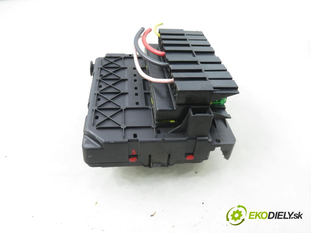 PEUGEOT 206 liftback (2A/C) HB 2001 440,00 1.1 i - HFX (TU1JP) 1124,00 MODUL BSM 9643498980 ; S118470002C