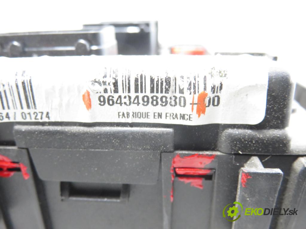 PEUGEOT 206 liftback (2A/C) HB 2001 440,00 1.1 i - HFX (TU1JP) 1124,00 MODUL BSM 9643498980 ; S118470002C