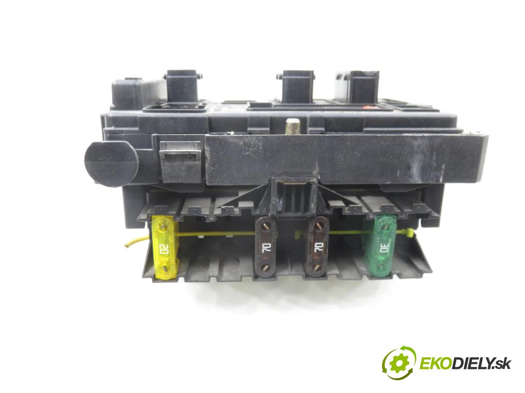 PEUGEOT 206 liftback (2A/C) HB 2001 440,00 1.1 i - HFX (TU1JP) 1124,00 MODUL BSM 9643498980 ; S118470002C
