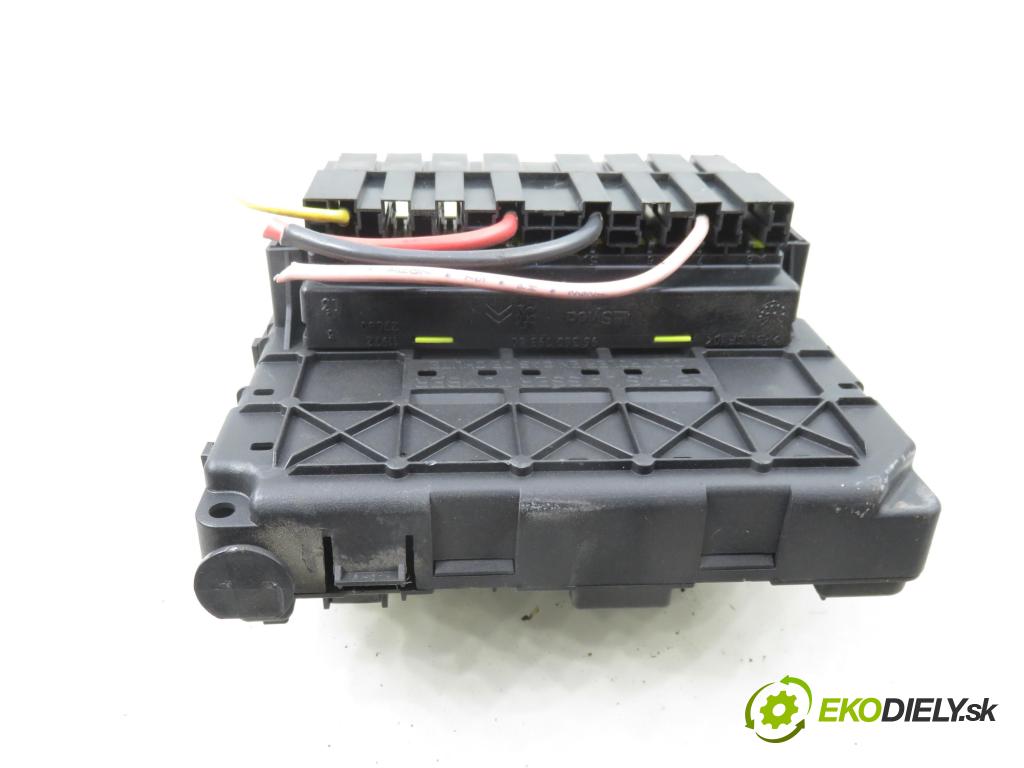 PEUGEOT 206 liftback (2A/C) HB 2001 440,00 1.1 i - HFX (TU1JP) 1124,00 MODUL BSM 9643498980 ; S118470002C
