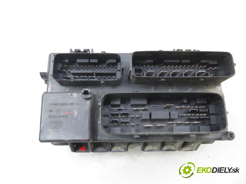 FIAT GRANDE PUNTO (199_) HB 2007 55,00 1.3 D Multijet - 199 A2.000 1248,00 Skrinka POJISTKY: 51775622DS
