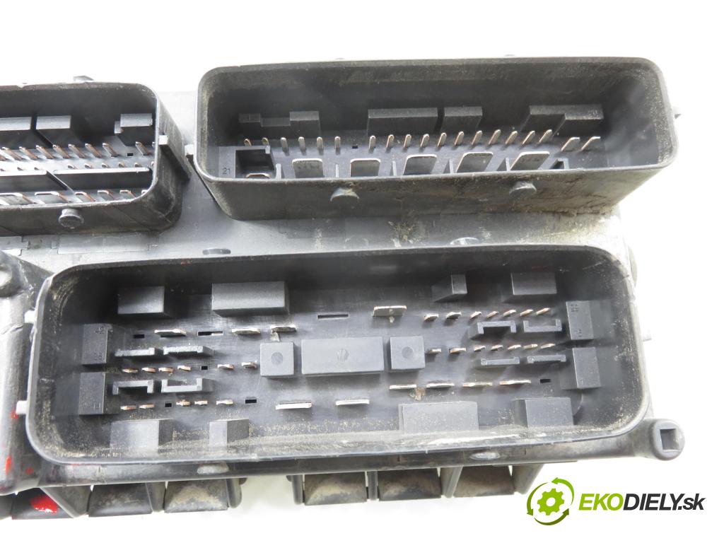 FIAT GRANDE PUNTO (199_) HB 2007 55,00 1.3 D Multijet - 199 A2.000 1248,00 Skrinka POJISTKY: 51775622DS