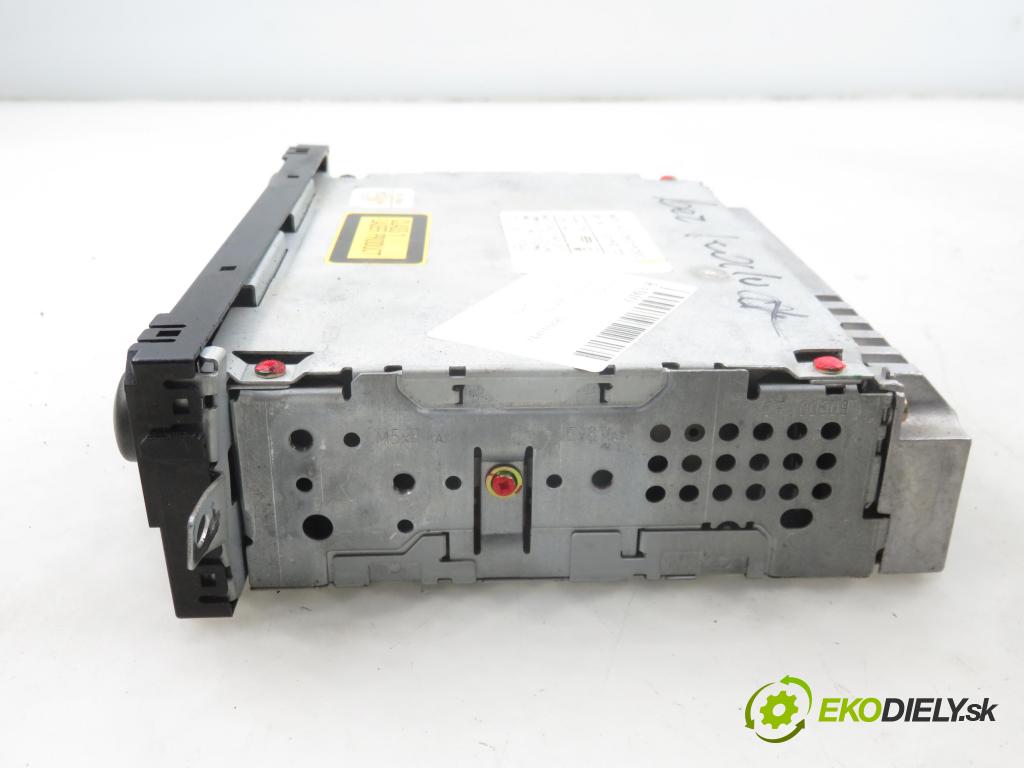 TOYOTA YARIS (_P1_) HB 2002 64,00 1.3 VVTi 87 - 2SZ-FE 1298,00 RADIO CD 0860052830