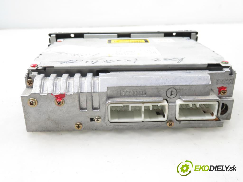 TOYOTA YARIS (_P1_) HB 2002 64,00 1.3 VVTi 87 - 2SZ-FE 1298,00 RADIO CD 0860052830