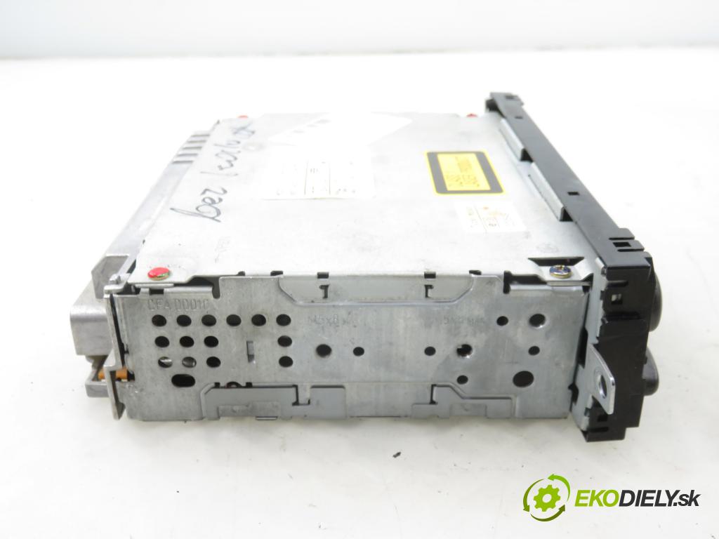TOYOTA YARIS (_P1_) HB 2002 64,00 1.3 VVTi 87 - 2SZ-FE 1298,00 RADIO CD 0860052830
