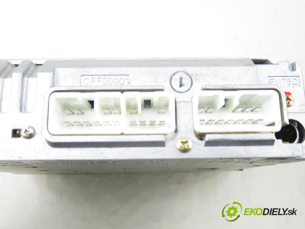 TOYOTA YARIS (_P1_) HB 2002 64,00 1.3 VVTi 87 - 2SZ-FE 1298,00 RADIO CD 0860052830