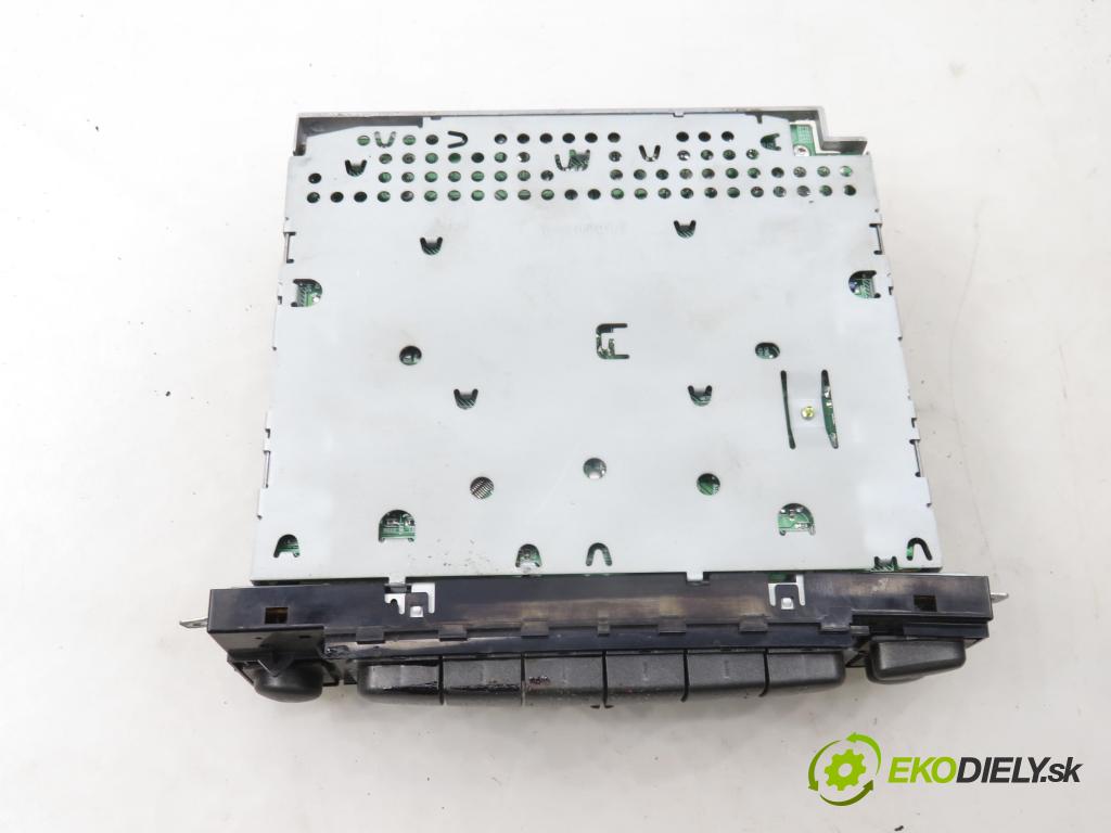 TOYOTA YARIS (_P1_) HB 2002 64,00 1.3 VVTi 87 - 2SZ-FE 1298,00 RADIO CD 0860052830