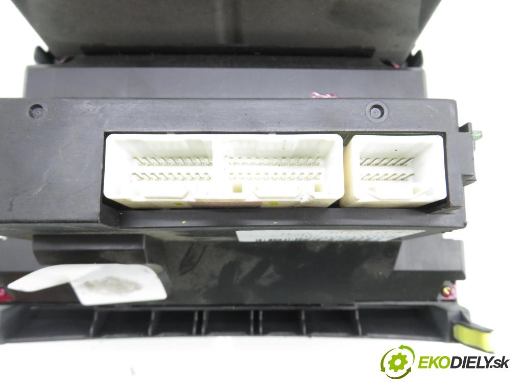 TOYOTA COROLLA (_E12_) HB 2002 81,00 1.6 VVT-i (ZZE121_) - 3ZZ-FE 1598,00 Panel topení KLIMATRONIK 8865013030 ; 1773005812