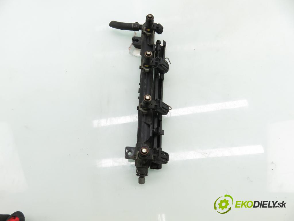SEAT CORDOBA (6L2) SEDAN 2007 63,00 1.4 16V - BXW 1390,00 lišta vstřikovací 036906031AB ; 036133319BT (Vstřikovací lišta)