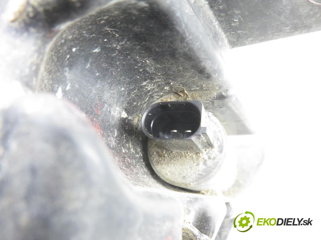 VW TIGUAN (5N_) SUV 2007 110,00 1.4 TSI 4motion - BWK 1390,00 nádržka ostřikovačů 5N0955453B ; 5N0955453 ; 5N0955453A (Klika dveří ostatní)