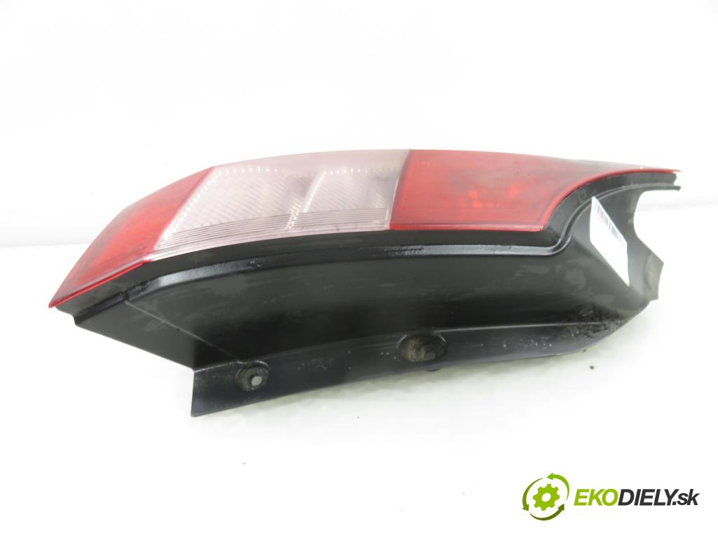 RENAULT SCENIC II (JM0/1_) HB 2004 88,00 1.9 DCI - F9Q 812 1870,00 světlo levé zadní 8200127704 ; 8200127704E