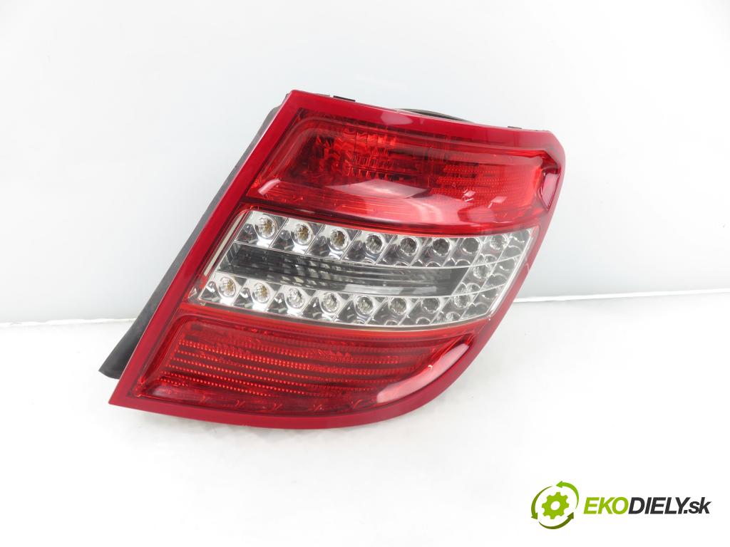 MERCEDES-BENZ KLASA C T-Model (S204) KOMBI 2011 135,00 C 200 CGI (204.248) - M 271.860 1796,00 světlo pravé zadní 2048204064