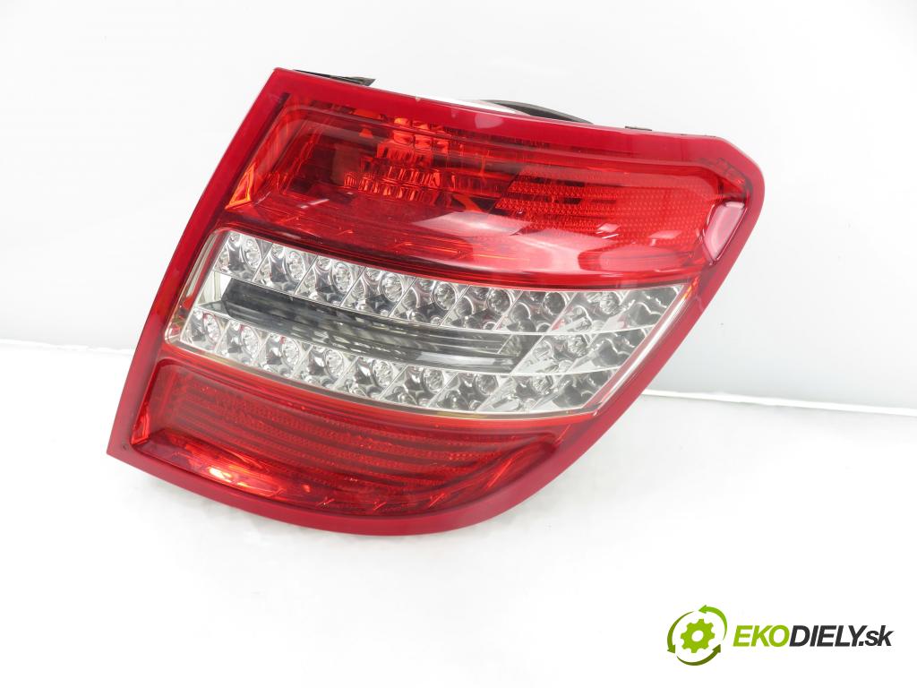 MERCEDES-BENZ KLASA C T-Model (S204) KOMBI 2011 135,00 C 200 CGI (204.248) - M 271.860 1796,00 světlo pravé zadní 2048204064