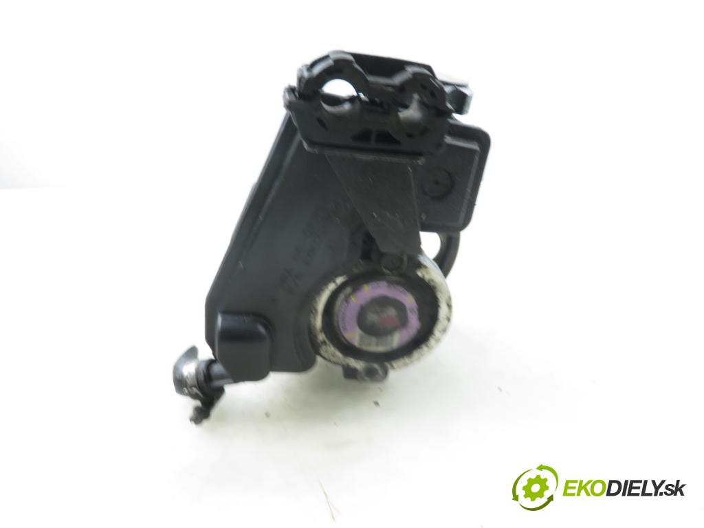 PEUGEOT 206 liftback (2A/C) HB 2003 440,00 1.1 i - HFX (TU1JP) 1124,00 Pumpa servočerpadlo 9636868880 ; 26079836QN (Servočerpadlo)