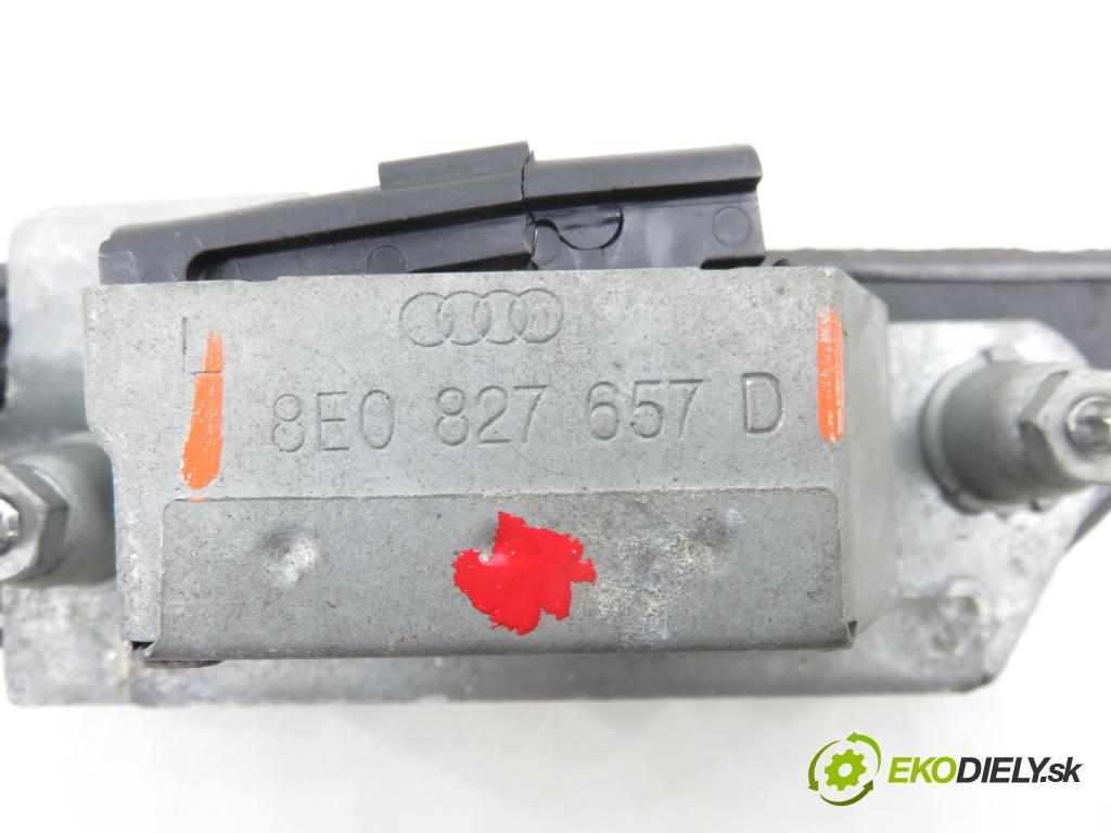 AUDI A6 Avant (4F5, C6) KOMBI 2005 132,00 2.7 TDI - BPP 2698,00 zadní část - čelo dveří kufr 8E0827657E ; 8E0827657D