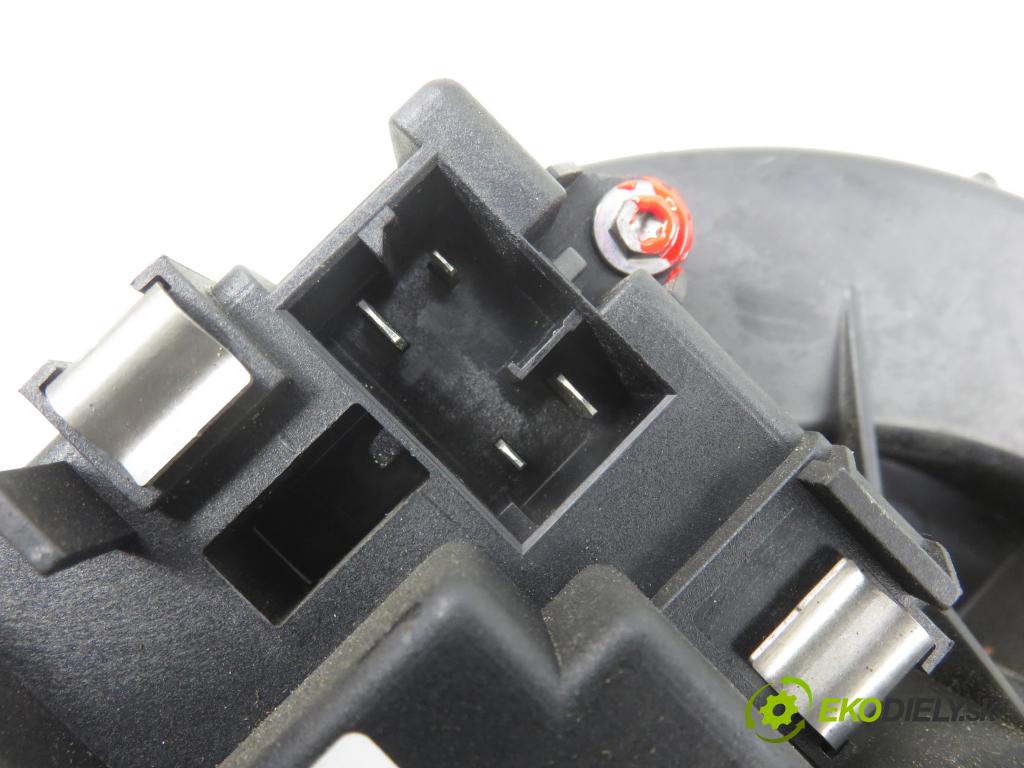 AUDI A6 Avant (4F5, C6) KOMBI 2005 132,00 2.7 TDI - BPP 2698,00 Ventilátor vetráku 4F0820521A ; 4F0910521