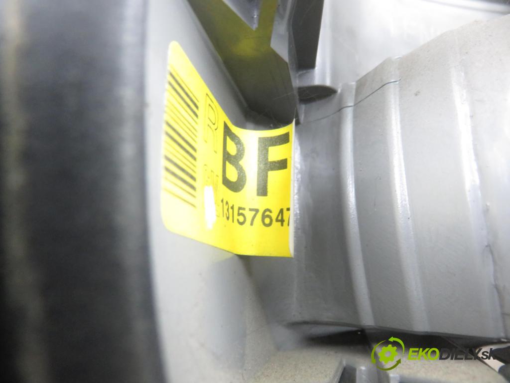 OPEL VECTRA C (Z02) LIFTBACK 2004 92,00 2.2 DTI 16V 125 - Y 22 DTR 2172,00 světlo pravé zadní 13157647