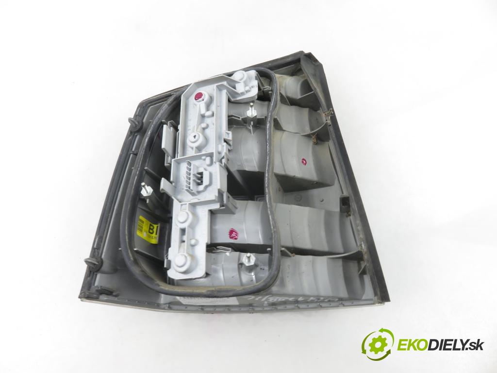 OPEL VECTRA C (Z02) LIFTBACK 2004 92,00 2.2 DTI 16V 125 - Y 22 DTR 2172,00 světlo pravé zadní 13157647