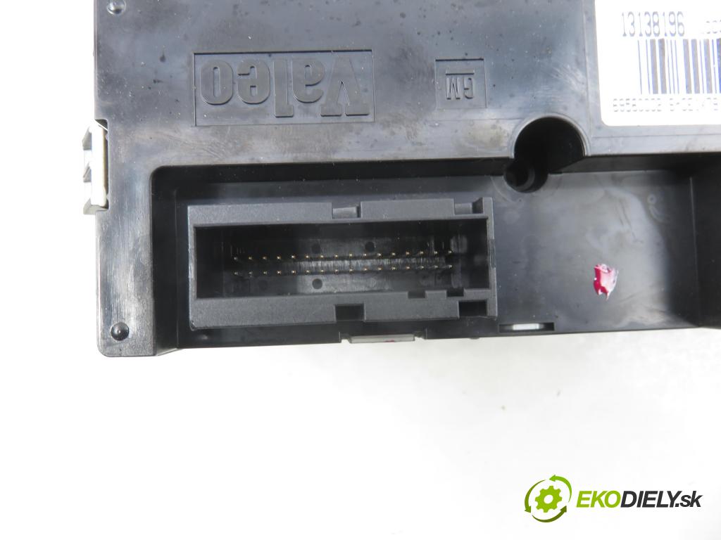 OPEL VECTRA C (Z02) LIFTBACK 2004 92,00 2.2 DTI 16V 125 - Y 22 DTR 2172,00 Panel topení KLIMATIZACE: 13138196