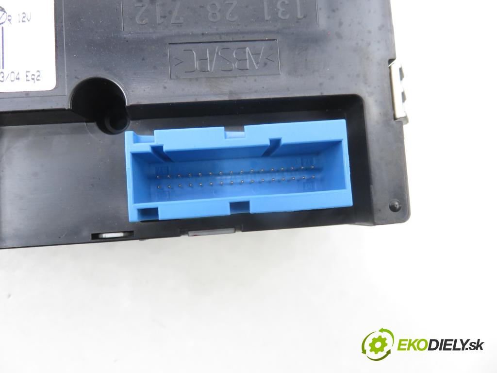 OPEL VECTRA C (Z02) LIFTBACK 2004 92,00 2.2 DTI 16V 125 - Y 22 DTR 2172,00 Panel topení KLIMATIZACE: 13138196