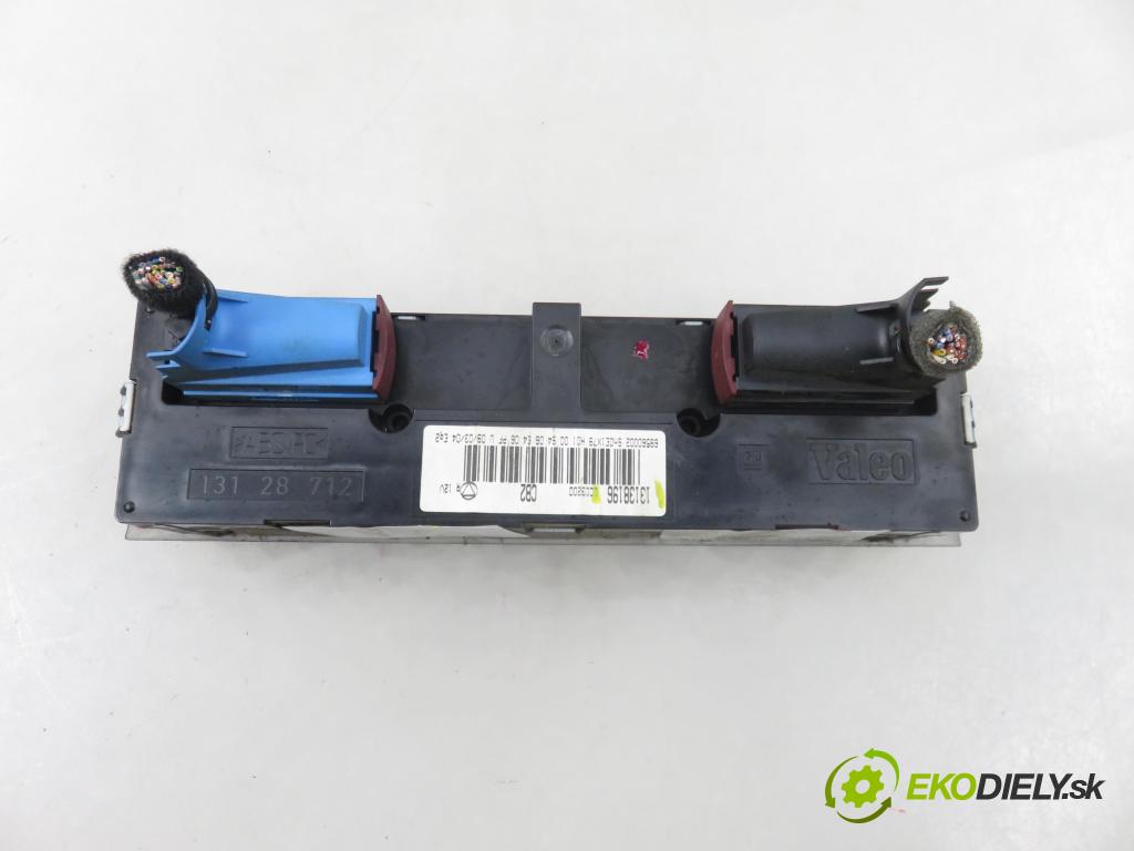 OPEL VECTRA C (Z02) LIFTBACK 2004 92,00 2.2 DTI 16V 125 - Y 22 DTR 2172,00 Panel topení KLIMATIZACE: 13138196