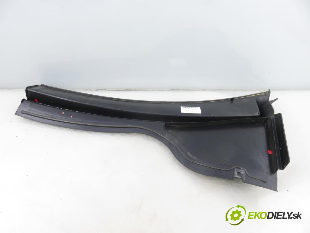 VW TIGUAN (5N_) SUV 2007 110,00 1.4 TSI 4motion - BWK 1390,00 torpédo plast pod čelní okno 5N1819404A (Plast pod čelním sklem)