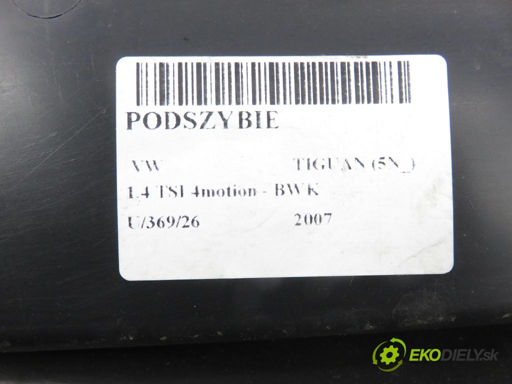 VW TIGUAN (5N_) SUV 2007 110,00 1.4 TSI 4motion - BWK 1390,00 torpédo plast pod čelní okno 5N1819404A (Plast pod čelním sklem)