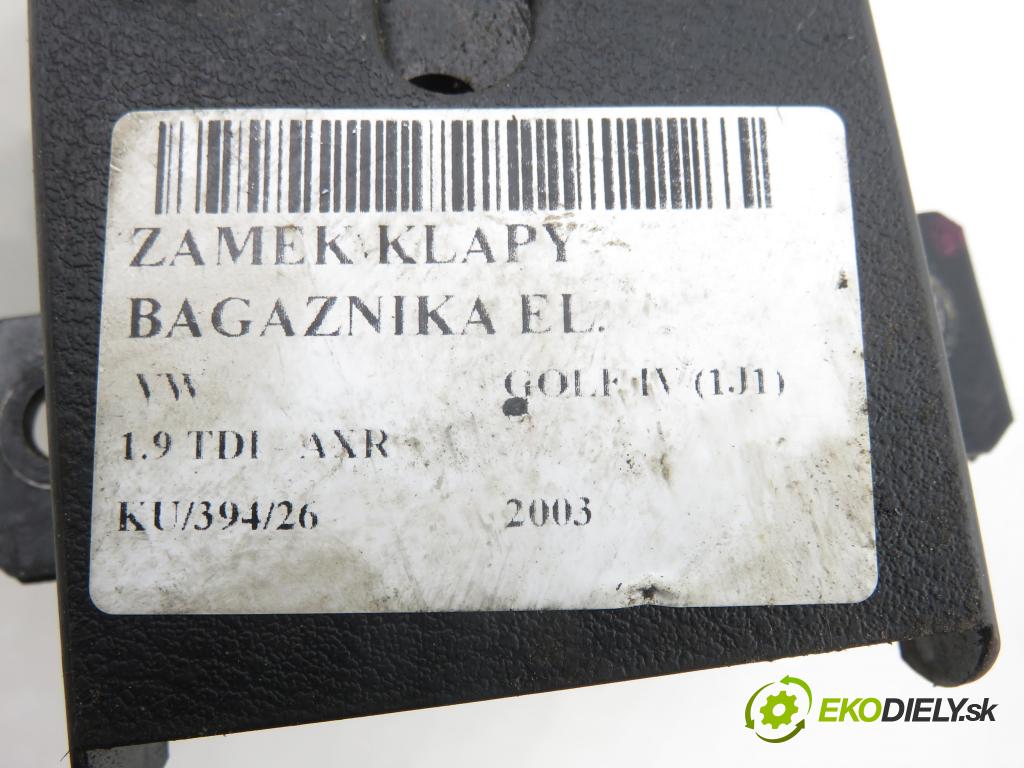 VW GOLF IV (1J1) HB 2003 74,00 1.9 TDI - AXR 1896,00 zámok dveří kufr EL. 1J6827505B