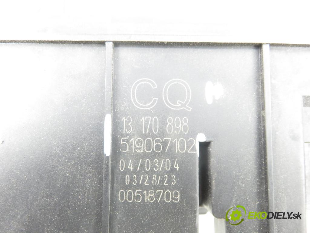OPEL VECTRA C (Z02) LIFTBACK 2004 92,00 2.2 DTI 16V 125 - Y 22 DTR 2172,00 skříňka POJISTKY: 13170898CQ ; 519067102
