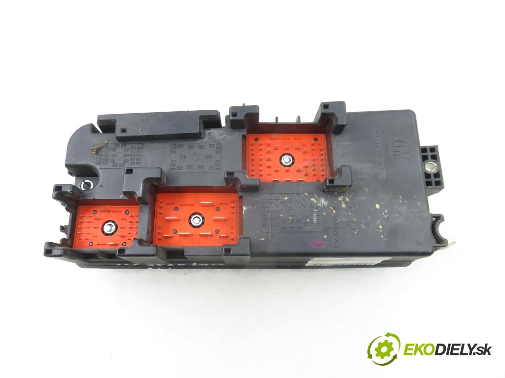 OPEL VECTRA C (Z02) LIFTBACK 2004 92,00 2.2 DTI 16V 125 - Y 22 DTR 2172,00 skříňka POJISTKY: 13170898CQ ; 519067102