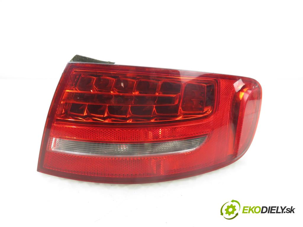 AUDI A4 Avant (8K5, B8) KOMBI 2011 105,00 2.0 TDI - CAGA 1968,00 světlo pravé zadní 8K9945096B