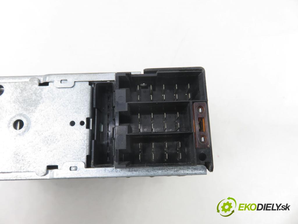 OPEL OMEGA B Kombi (V94) KOMBI 1997 100,00 2.0 16V - X 20 XEV 1998,00 RADIO modul