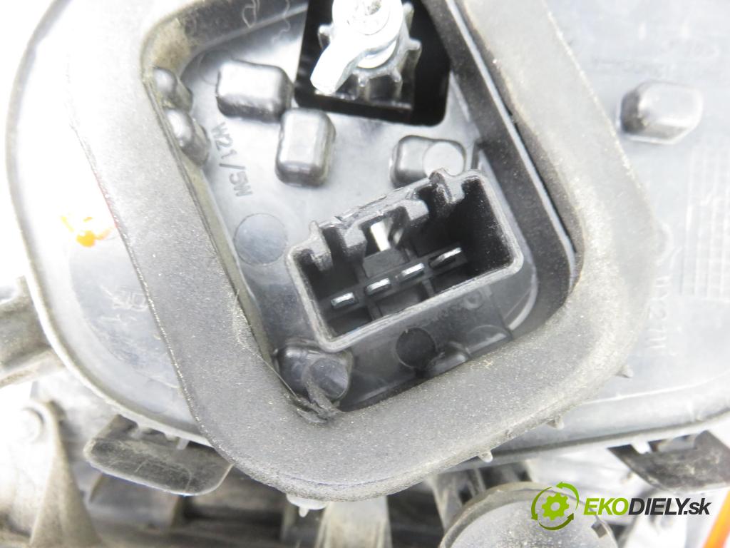FORD C-MAX II (DXA/CB7, DXA/CEU) MINIVAN 2013 136,00 2.0 Duratec Hybrid 1999,00 světlo pravé zadní DM5113404AC