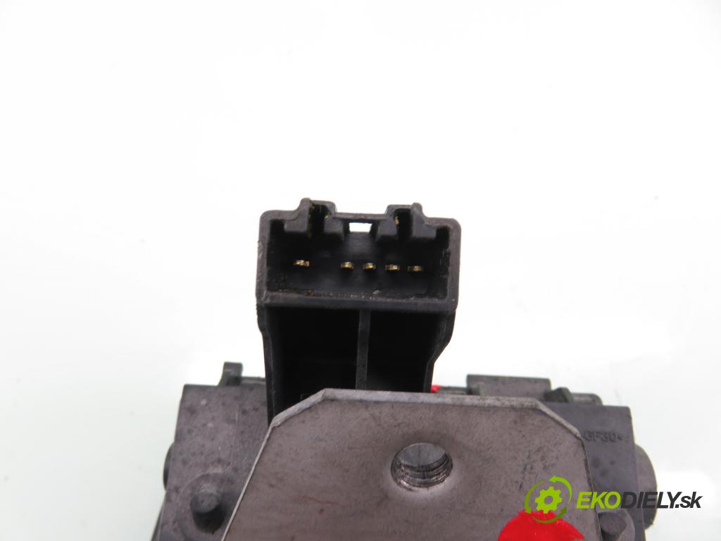 FORD C-MAX II (DXA/CB7, DXA/CEU) MINIVAN 2013 136,00 2.0 Duratec Hybrid 1999,00 zámok dveří kufr EL. AM51U442A66AA