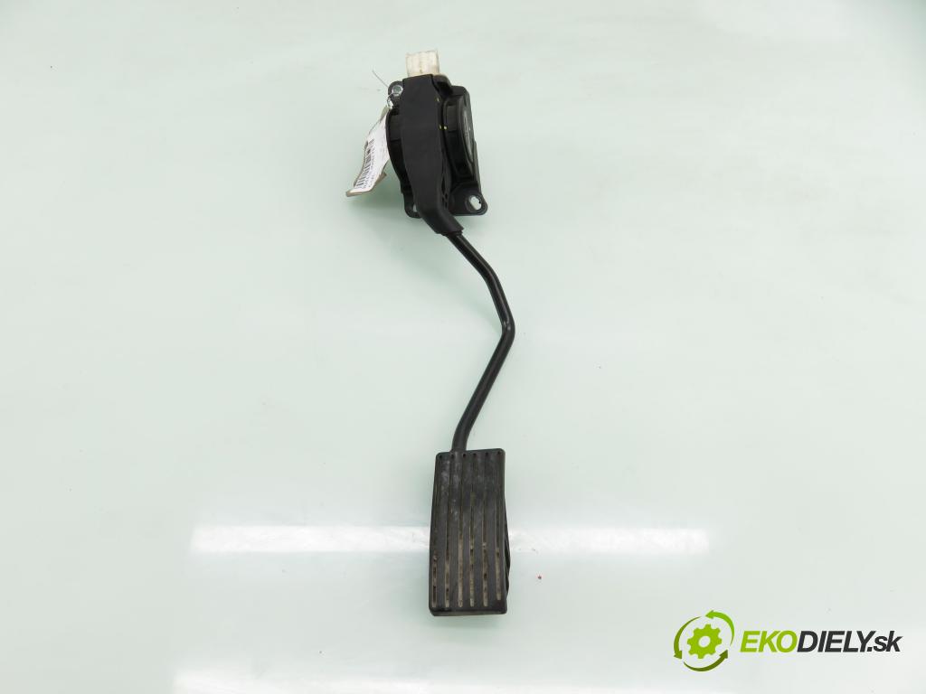 PEUGEOT 407 (6D_) SEDAN 2005 80,00 1.6 HDi 110 - 9HZ (DV6TED4) 1560,00 potenciometr plynového pedálu 0280752241 ; 9644939680 ; F00C3P2311 (Potenciometr plynového pedálu)