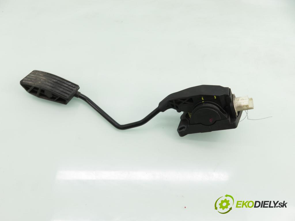 PEUGEOT 407 (6D_) SEDAN 2005 80,00 1.6 HDi 110 - 9HZ (DV6TED4) 1560,00 potenciometr plynového pedálu 0280752241 ; 9644939680 ; F00C3P2311 (Potenciometr plynového pedálu)