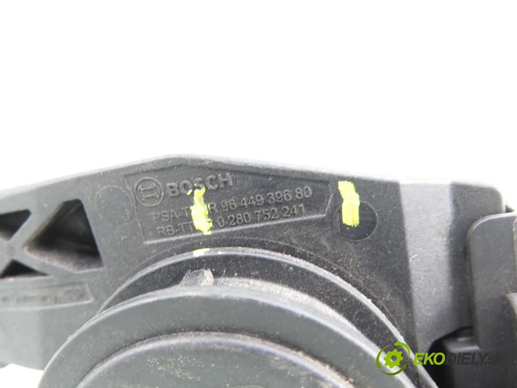 PEUGEOT 407 (6D_) SEDAN 2005 80,00 1.6 HDi 110 - 9HZ (DV6TED4) 1560,00 potenciometr plynového pedálu 0280752241 ; 9644939680 ; F00C3P2311 (Potenciometr plynového pedálu)