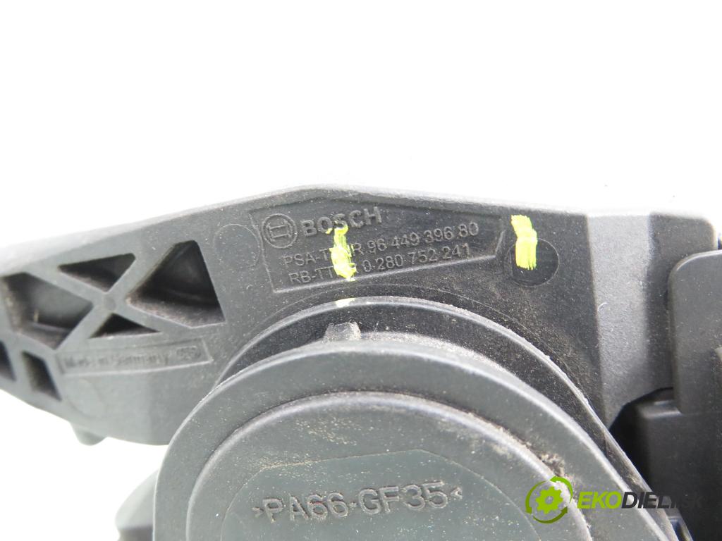 PEUGEOT 407 (6D_) SEDAN 2005 80,00 1.6 HDi 110 - 9HZ (DV6TED4) 1560,00 potenciometr plynového pedálu 0280752241 ; 9644939680 ; F00C3P2311 (Potenciometr plynového pedálu)