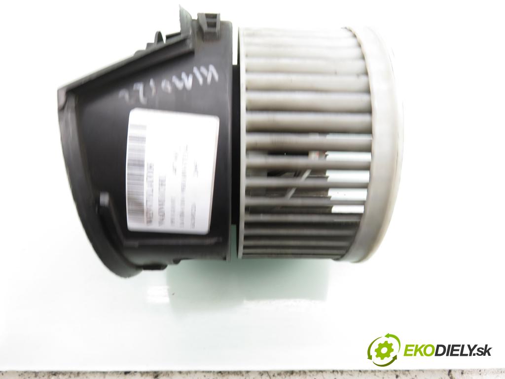 PEUGEOT 407 (6D_) SEDAN 2005 80,00 1.6 HDi 110 - 9HZ (DV6TED4) 1560,00 ventilátor větráku 4PUH18456AF ; 6441S3 ; 7737080501AI