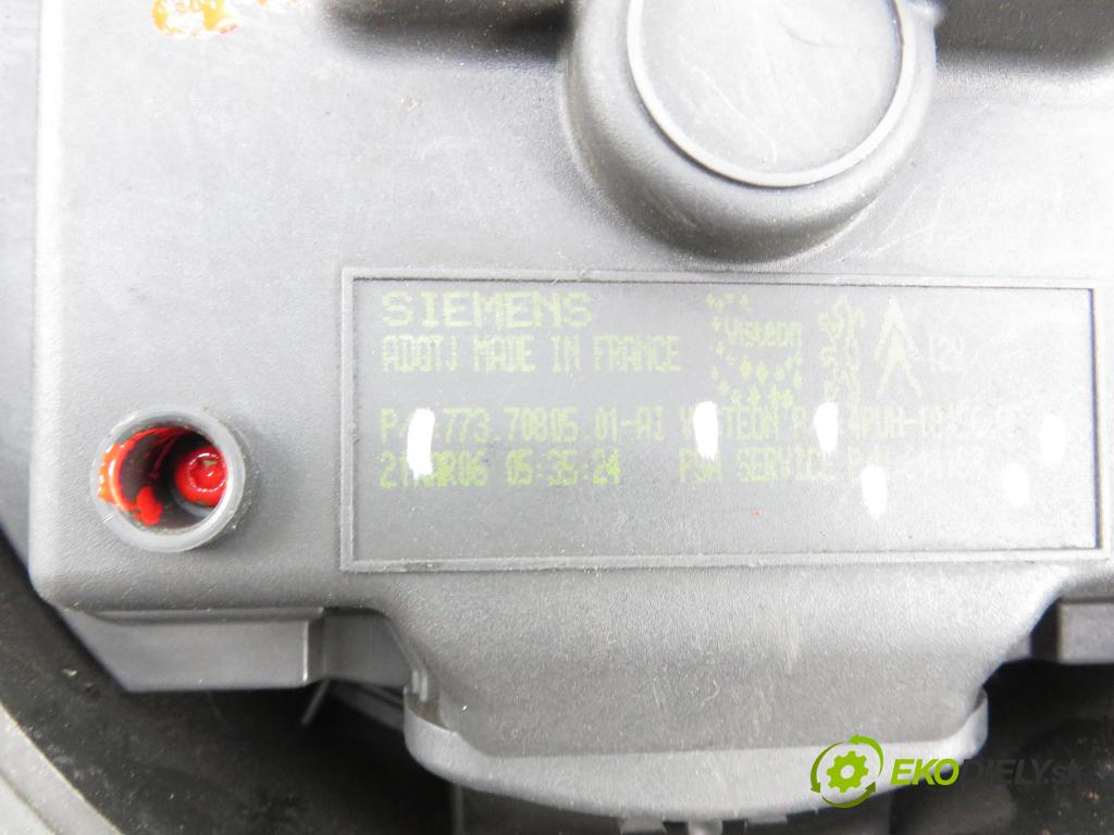 PEUGEOT 407 (6D_) SEDAN 2005 80,00 1.6 HDi 110 - 9HZ (DV6TED4) 1560,00 ventilátor větráku 4PUH18456AF ; 6441S3 ; 7737080501AI